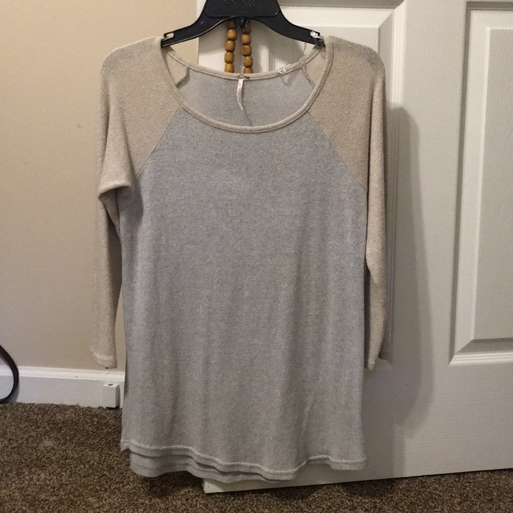 Blouse Size large. Brand has been ripped off.